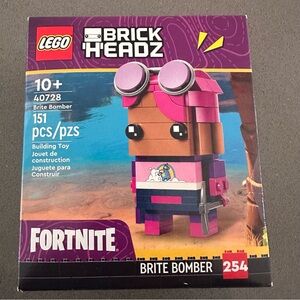 LEGO BrickHeadz 40728 Brite Bomber – Fortnite – 151 Pieces – Promotional Set